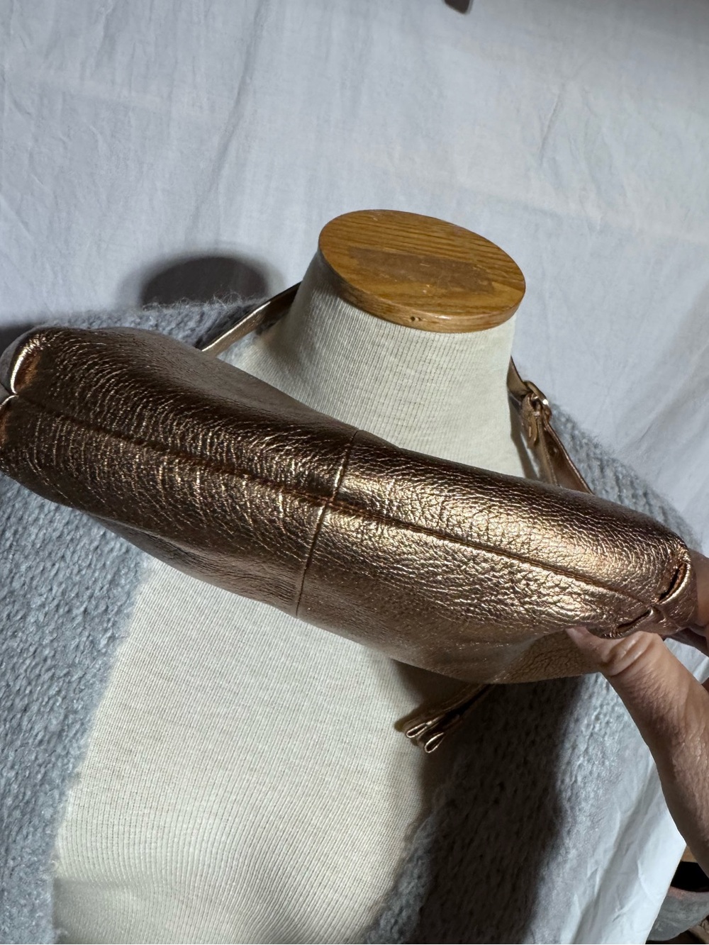 Coach mini Hobo in rose gold - Picture 5 of 9